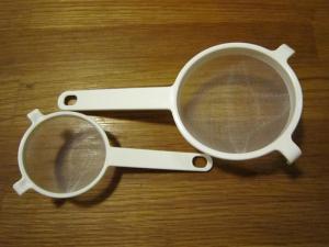 Plastik sigte (14 cm) - Grovmasket - Til mælkekefir / kombucha